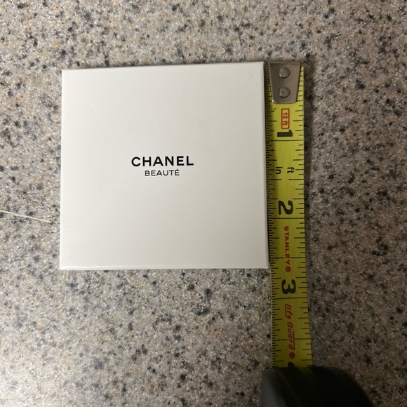 CHANEL Beaute Black and Gold Star and Number 5 Embellishments - Picture 5 of 8